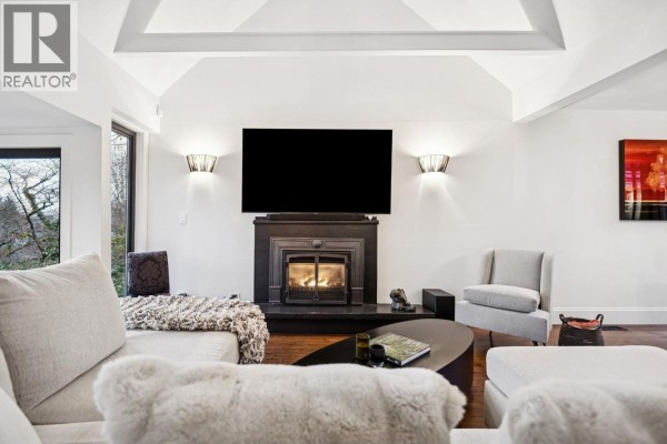 3814 W 11 Avenue, Vancouver, BC V6R2K9 Photo 2
