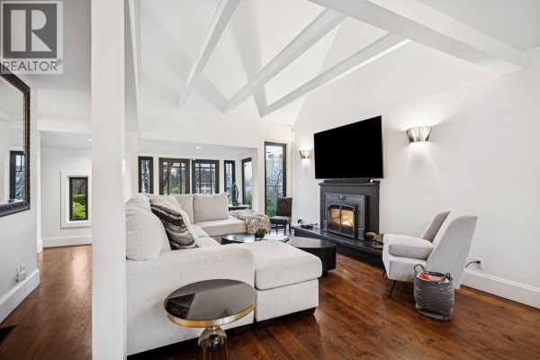 3814 W 11 Avenue, Vancouver, BC V6R2K9 Photo 3