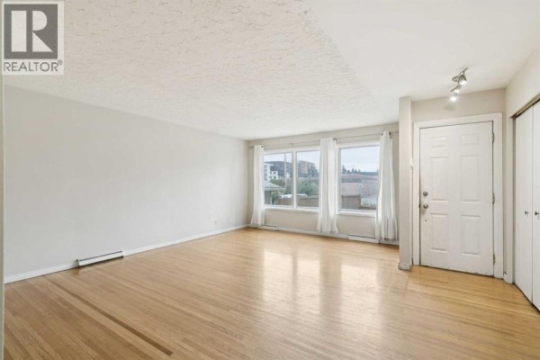 Foyer - 3816 26 Avenue Sw, Calgary, AB T3E0N8 Photo 4