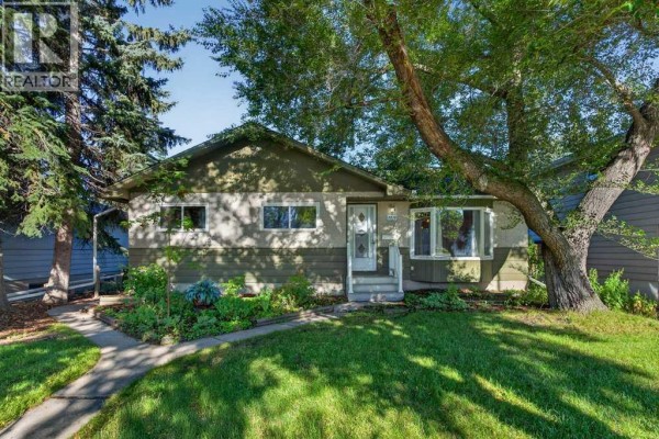 3819 Charleswood Drive Nw, Calgary