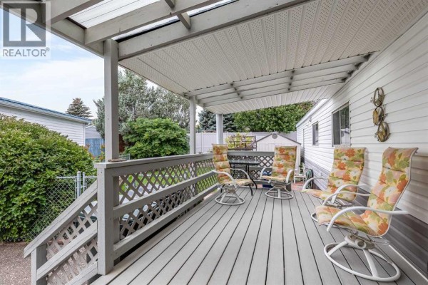 Living room - 382 Belanca Crescent Sw, Medicine Hat, AB T1A7A1 Photo 4