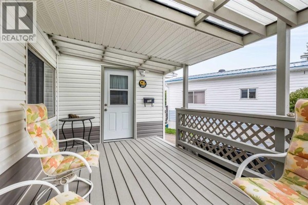 Kitchen - 382 Belanca Crescent Sw, Medicine Hat, AB T1A7A1 Photo 5