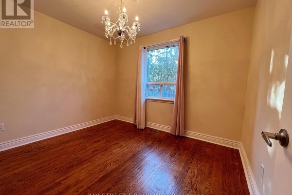 Bedroom 2 - 382 Blue Grass Boulevard, Richmond Hill, ON L4C3H4 Photo 5