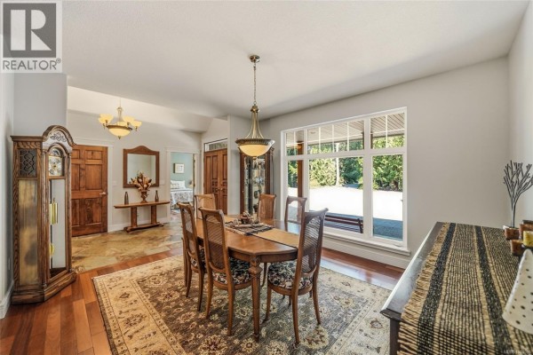 382 Dorset Rd, Qualicum Beach, BC, photo 3