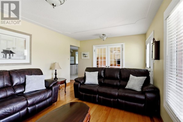 Living room - 382 Nixon Rd, Sault Ste  Marie, ON P6C5R9 Photo 4