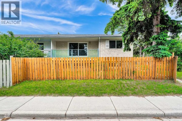 Kitchen - 3820 14 Avenue Se, Calgary, AB T2A0K3 Photo 2