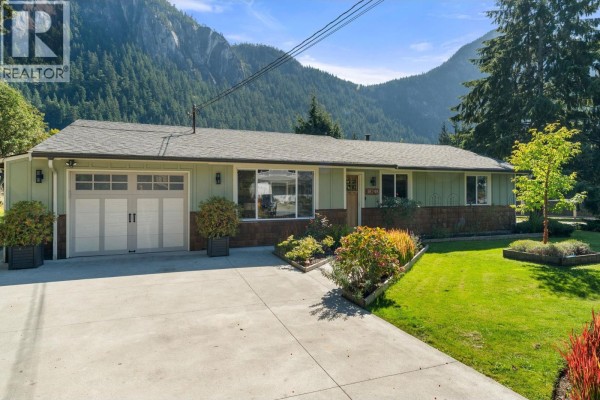 38248 Hemlock Avenue, Squamish