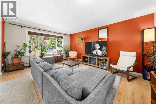 38248 Hemlock Avenue, Squamish, BC V8B0X1 Photo 3