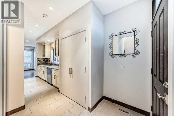 Living room - 3825 1 Street Ne, Calgary, AB T2E3E1 Photo 3