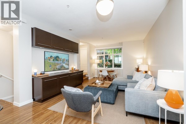 3826 Welwyn Street, Vancouver, BC V5N3Y9 Photo 3