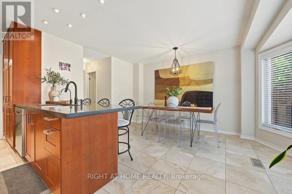 Living room - 3829 Craighurst Avenue, Mississauga, ON L5N6T7 Photo 3