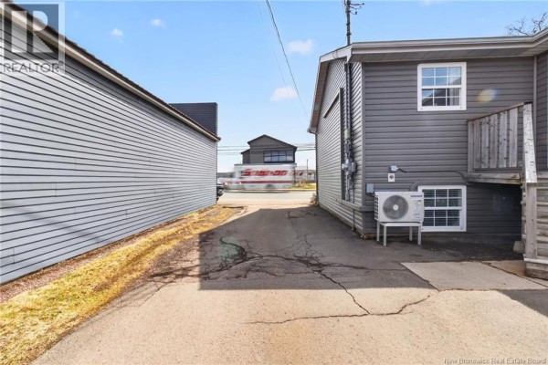 383 Champlain Street, Dieppe, NB E1A1P3 Photo 4