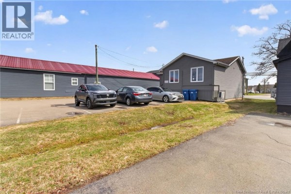 383 Champlain Street, Dieppe, NB E1A1P3 Photo 5