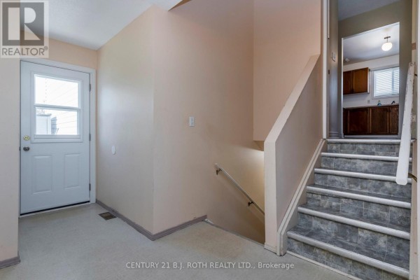 383 High Street, Orillia, ON L3V4X6 Photo 3