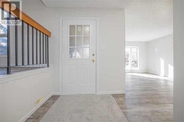 Dining room - 383 Woodfield Road Sw, Calgary, AB T2W3V8 Photo 4