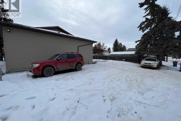 3832 47 Street, Red Deer, AB, photo 2