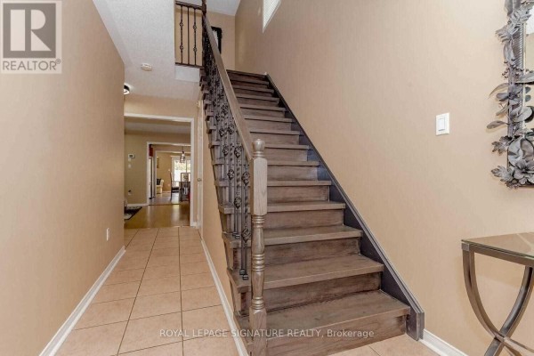 Kitchen - 3833 Partition Road, Mississauga, ON L5N8N2 Photo 4