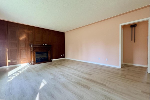 3834 110 Av Nw, Edmonton, AB, photo 3