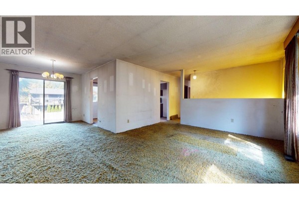 38347 Guilford Drive, Squamish, BC V8B0X8 Photo 4