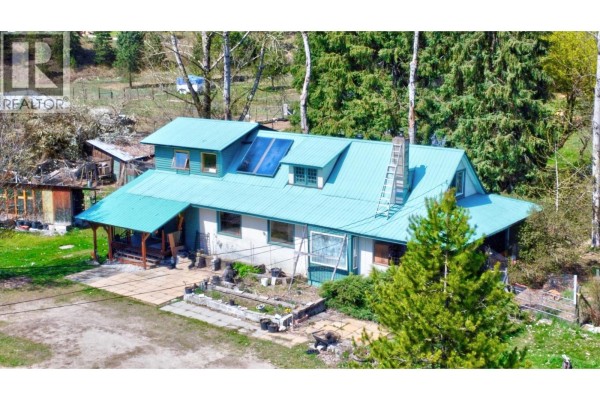 Storage - 3837 Pass Creek Road, Crescent Valley, BC V0G1H1 Photo 2