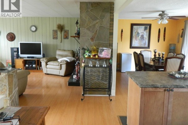 Dining room - 384 6 Highway S, Nakusp, BC V0G1R1 Photo 4
