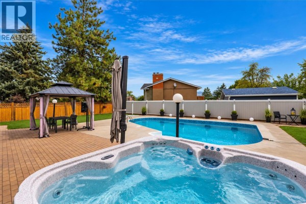 384 Arrowstone Drive, Kamloops