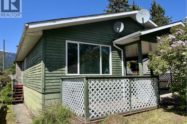 Living room - 3845 9th Avenue, Smithers, BC V0J2N0 Photo 3