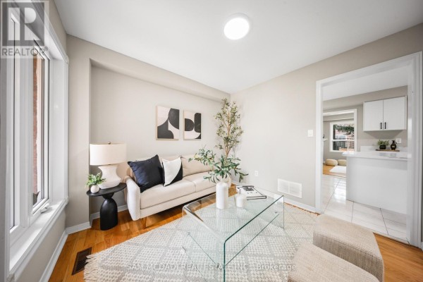 Family room - 3847 Densbury Drive, Mississauga, ON L5N6Z3 Photo 4