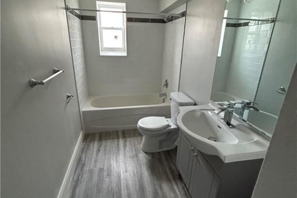Kitchen - 385 Melvin Avenue Unit# 205, Hamilton, ON L8H2K6 Photo 5