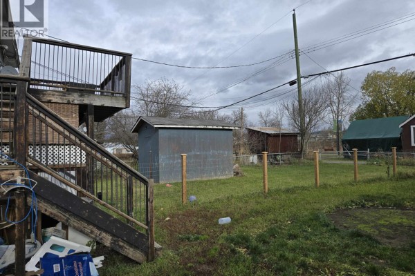 386-392 Elliott Street, Quesnel, BC V2J1Y5 Photo 4