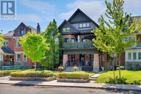 Living room - 386 Palmerston Boulevard, Toronto, ON M6G2N6 Photo 2