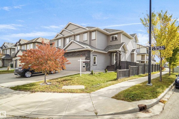 Kitchen - 3863 170 Av Nw, Edmonton, AB T5Y3S2 Photo 3