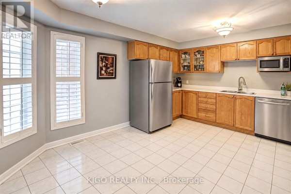 Kitchen - 3868 Craighurst Avenue, Mississauga, ON L5N6V6 Photo 4