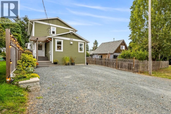 3868 Royston Rd, Royston, BC, photo 2
