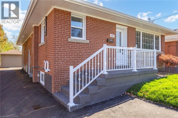 Primary Bedroom - 387 East 19th Street Unit# Upper, Hamilton, ON L9A4S9 Photo 4