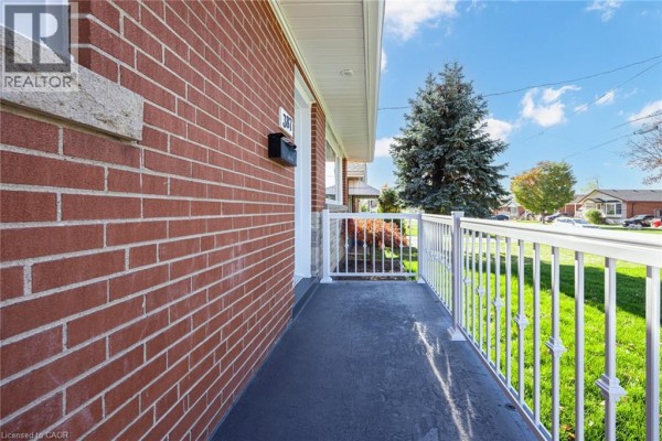 Eat in kitchen - 387 East 19th Street Unit# Upper, Hamilton, ON L9A4S9 Photo 5
