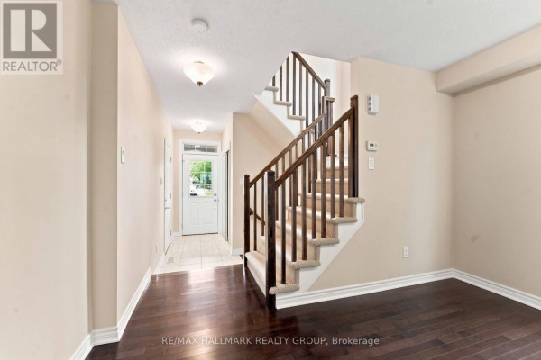 387 Sweet Grass Circle, Ottawa, ON, photo 2
