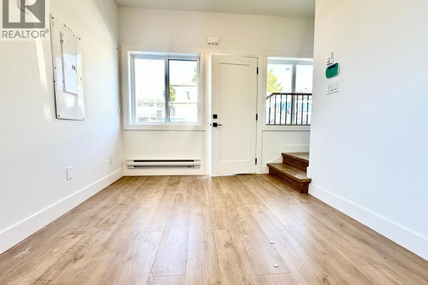 3873 Napier Street, Vancouver, BC V5C3E6 Photo 3
