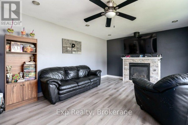 Living room - 388 Meyers Creek Road, Quinte West, ON K8V5P8 Photo 5