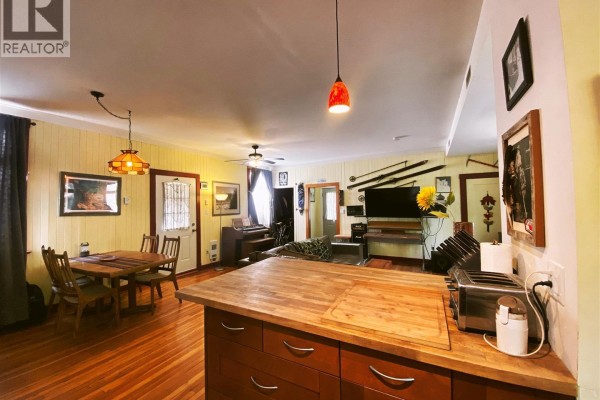 Dining room - 3880 Pioneer Road, Bralorne, BC V0K1P0 Photo 5