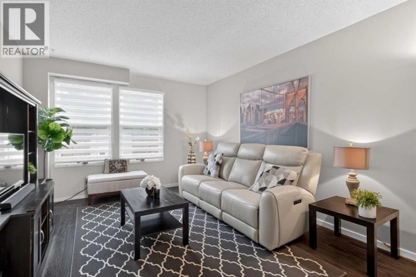 Living room - 3881 Fonda Way Se, Calgary, AB T2A5R4 Photo 3