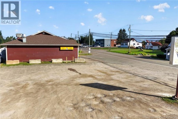 Exterior of a commercial building with views of the road and houses. - 3881 Route 134, Shediac Bridge
