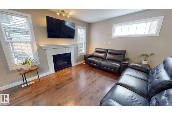 Kitchen - 3885 Gallinger Lo Nw, Edmonton, AB T5T4G6 Photo 3