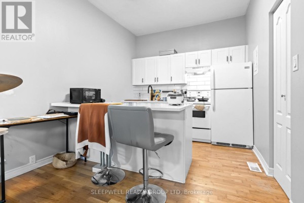 Living room - 389 Daly Avenue, Ottawa, ON K1N6H1 Photo 3