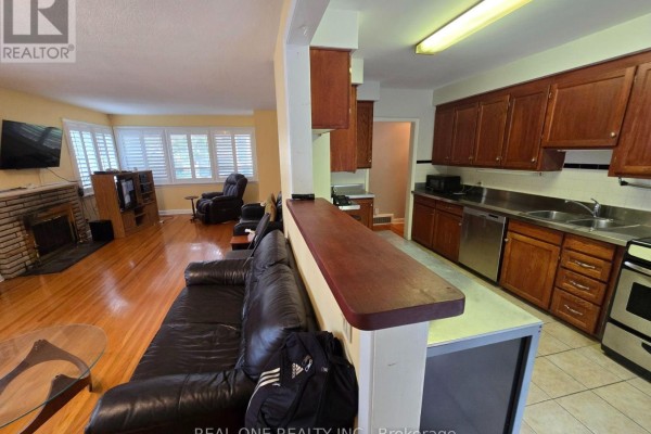 Primary Bedroom - 389 Kerrybrook Drive, Richmond Hill, ON L4C3R4 Photo 4