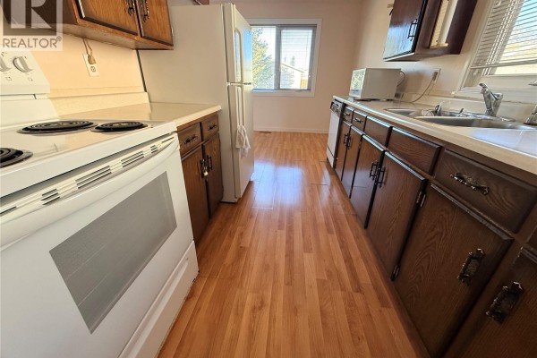 2pc Bathroom - 389 Meighen Crescent, Saskatoon, SK S7L4W6 Photo 5