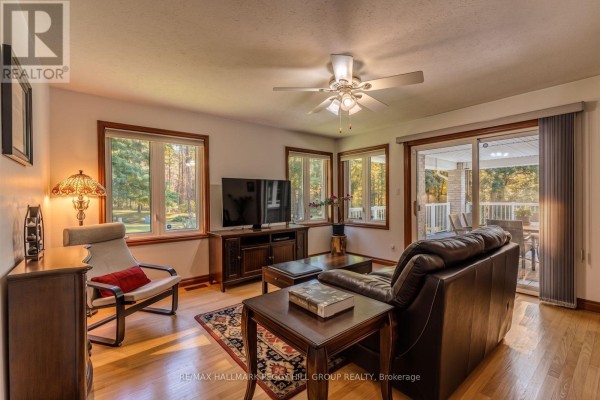Dining room - 3891 9 Line N, Oro Medonte, ON L0K1E0 Photo 5