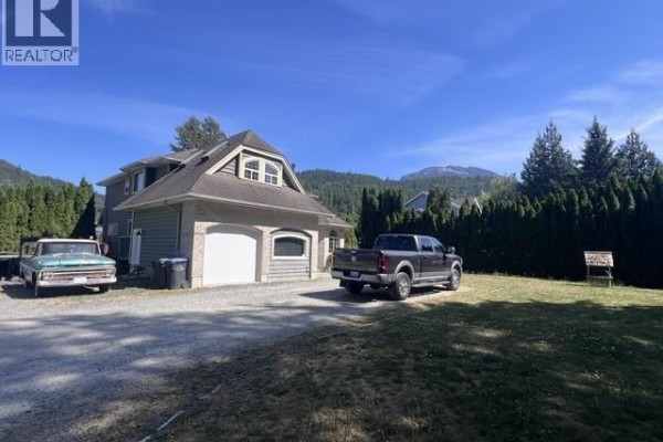 38940 Loggers Lane, Squamish, BC V8B0A4 Photo 4