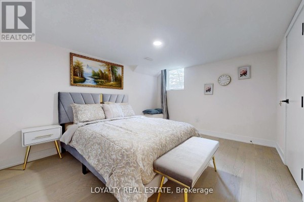 38a-lower Monclova Road, Toronto, ON M3M0A6 Photo 5