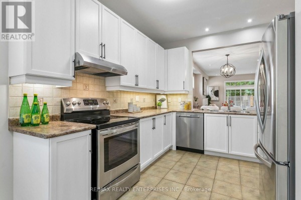 Kitchen - 39 - 1633 Northmount Avenue, Mississauga, ON L5E1Y9 Photo 2